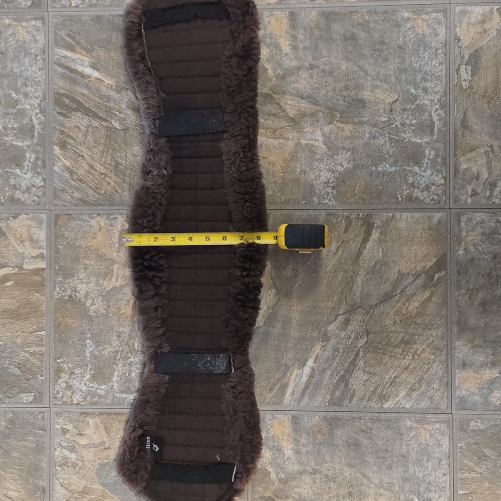 LeMieux Brown Sheepskin Dressage Girth Cover, XL - Picture 4 of 5